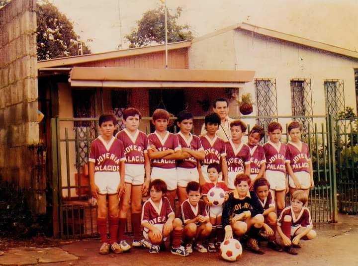 Uniforme donado por los Palacios