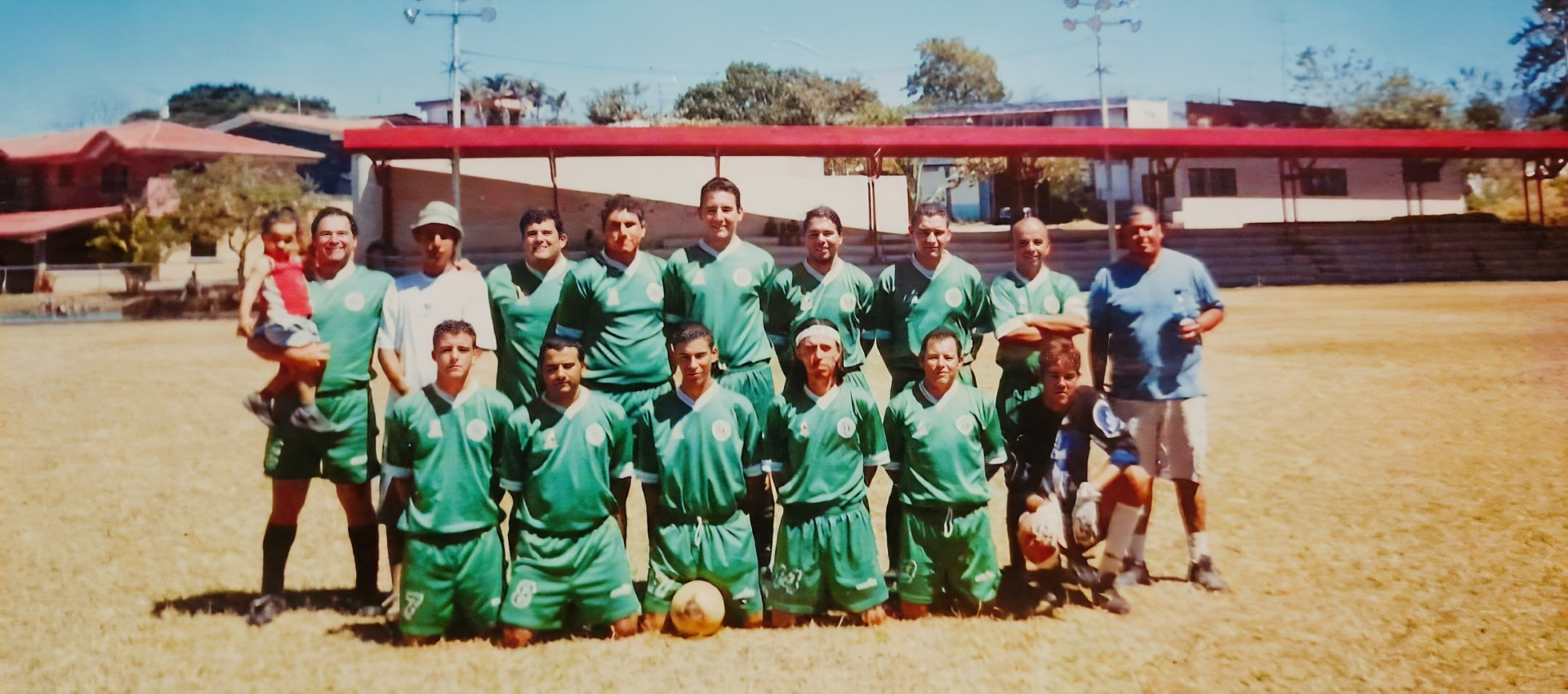 Los Pericos (uniforme verde)